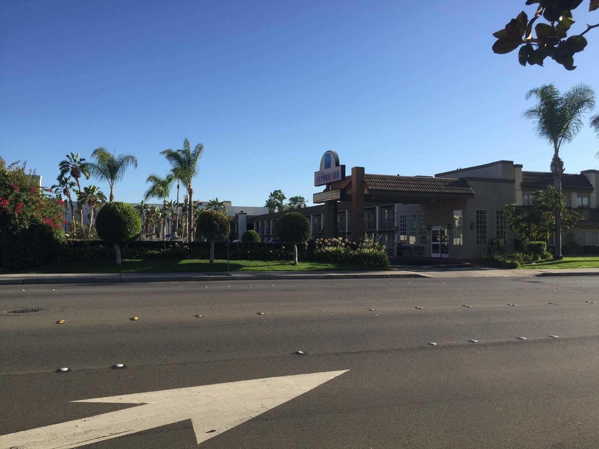 Queens Inn Anaheim Exterior photo